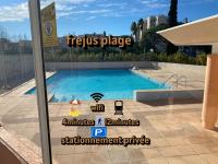 Iago lodge azur, 5 minutes à pied de la plage - B&B Fréjus