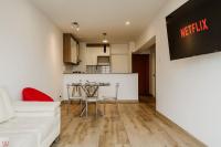 Polished 2BR with Balcony in San Isidro - Chambres d’hôtes Lima
