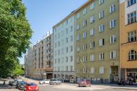Charming suite with garden views steps from metro - B&B Helsinki