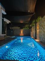 D'ZAHRA HOME - with 30ft private pool - B&B Malaca