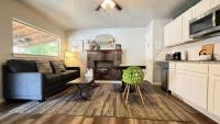 1BR Apt 7 mins Integris Children's, Unit C - B&B Oklahoma City