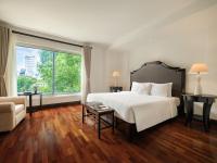 Three-Bedroom Deluxe Apartment