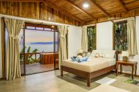 Deluxe Bungalow with Ocean View & Jacuzzi