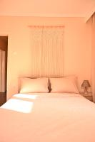 Retro View Apartments - B&B Peraía