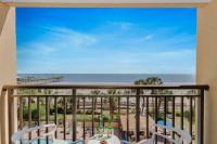 Surf Pavilion by StayMareni - Neon 2 Queen Beds Suite - Chambres d'hôtes Myrtle Beach