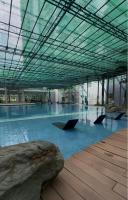 Queen's Escape - B&B Manila