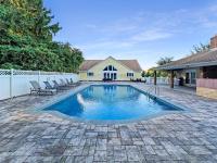 Sprawling Southampton Home: Private Pool - B&B