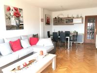 Apartamento con balcón