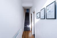 Stylish 3 bedroom home - FREE parking, smart TV, sleeps 8 - Chambres d'hôtes Manchester