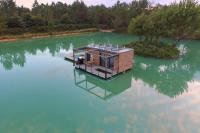 Lodge on the water in Dordogne - B&B Bauzem