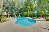 Billiards and Private Pool Bright Clovis Home! - B&B