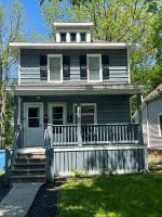 Spacious 1 Bedroom Duplex - B&B Lansing