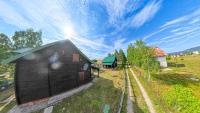 Spacious Wooden House Zabljak Retreat - Chambres d’hôtes Žabljak