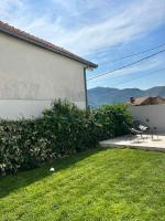 Apartmani Andrić - Stylish & Peaceful Apartment with Free Parking - 10 min Walk to Old Town - Chambres d'hôtes Trebinje