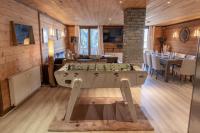 Chalet Magique - 4 stars - 4 bedrooms - center of Alpe d'Huez - Bed and Breakfast Huez