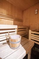 Catered chalet ideal location centre of Alpe d'Huez - 4 en-suite bedrooms - sauna - private home cinema - 10 people - Chambres d'hôtes L'Alpe d'Huez