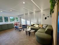 Bright and Spacious 4BR family apt I 10 min to metro, 15 minutes to Orly Airport - B&B Chevilly-Larue