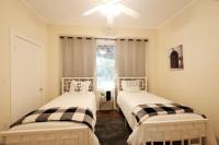 438M- 3 BR Apt with Free Parking on Premises and Coffee - B&B San Antonio