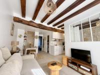 Paris center near Notre Dame 2 bedrooms with Balcony - B&B París