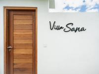 Villa Sana - Stylish 2BR Oasis with Open Jungle Bathroom in Nyanyi Beach near Luna Beach Club - Chambres d’hôtes Tanah Lot
