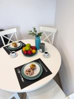 103 - Beachside Renovated 1BR apt w private garden - Ferienwohnung Cambrils