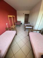 Einzelbett im Männerschlafsaal