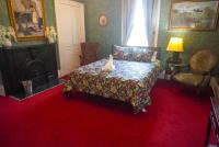 Deluxe Queen Suite