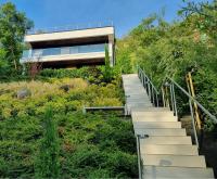 Designer Villa Above Lake Balaton & Near Water - B&B Balatonakarattya