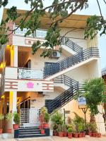 Aditya Tourist Home - B&B