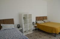 Top Floor Apartment 5 minutes walk to lake - B&B Malgrate