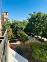 Spacious 3-bedroom family apartment in the historic center, Albaicín - B&B Granada