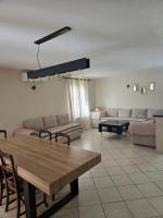 PROVENCE, MAISON SPACIEUSE et CONFORTABLE CLOSE TO SPIROU , WAVE ISLAND - B&B Monteux