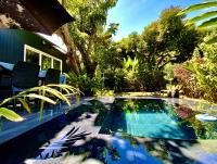 Tiny house with pool near Vaiava beach - B&B Punaauia