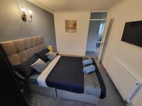 Family friendly 3-bed home free parking on site - Chambres d’hôtes Huddersfield