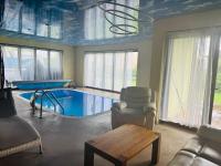 Family apartment with pool & garden view - B&B Mārupe