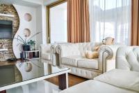 Penthouse see view with pool on terrace! - B&B