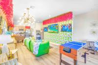 H- Fab Family 5BD 4,5BA NoHo Escape Near Universal with Games, Deck, Parking - B&B North Hollywood