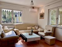 Appartamento con 2 Camere da Letto e Vista Giardino 