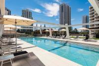 Avani Vista - Stylish Beachside Retreat with Pool - B&B Gold Coast