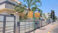 Cozy Apartment with Terrace Near Beach & City Netanya - Ferienwohnung Netanja