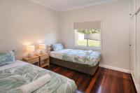 Beach Retreat on Kent- Bikes, Large Backyard, Gas BBQ - B&B Busselton