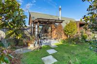 Ski Chalet Vibe With Stunning Lake Wakatipu Views - Chambres d’hôtes Queenstown