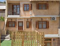 Quiet Wood-Style Maisonette - B&B Lávrio