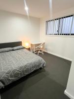 Modern and Comfortable Queen Room - OR2 - B&B Guildford