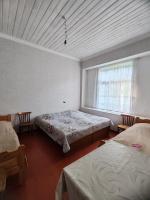 Dreibettzimmer mit Gemeinschaftsbad