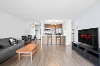 Central Downtown at Rocky Mountain Court with Gym, Court, Sauna and Secured Parking - Ferienwohnung Calgary