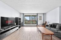 Central Downtown at Rocky Mountain Court with Gym, Court, Sauna and Secured Parking - B&B Calgary