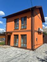 Стильний котедж для родини та друзів - басейн, сауна - Bed and Breakfast Novoselivka