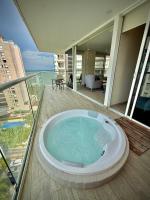 Dominique 1101 - Espectacular Apto con Jacuzzi - Bed and Breakfast Cartagena