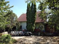 Árnyas, nyugodt apartman Siófokon nagy kerttel - B&B Siófok